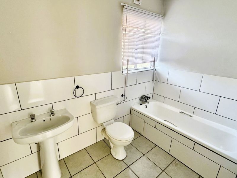 House For Sale in Die Hoewes - Photo 9