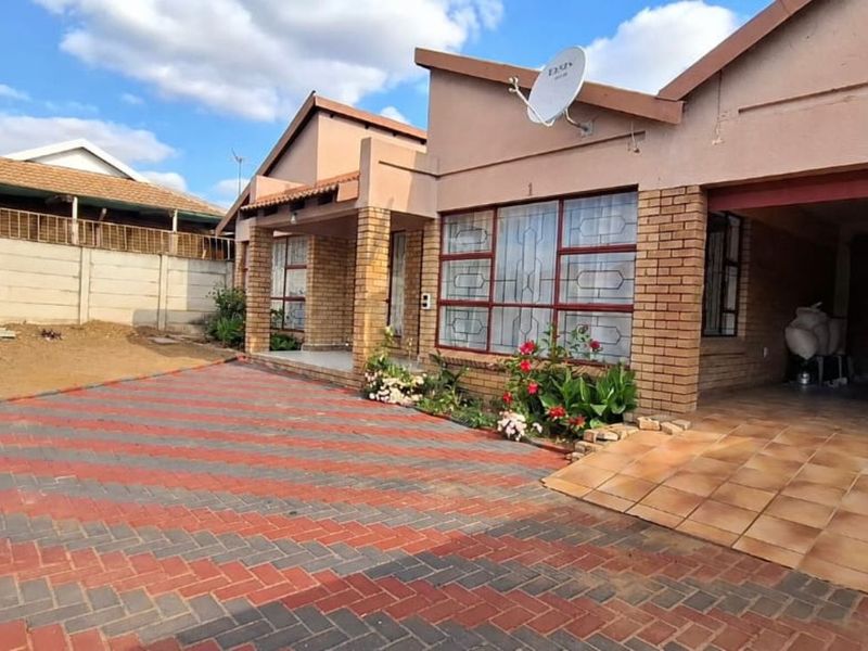 House For Sale in Bendor - Photo 8