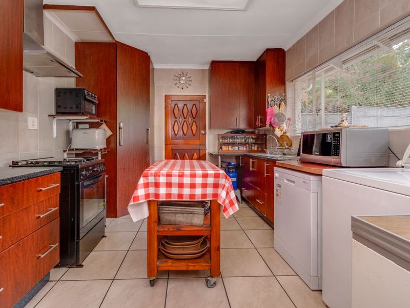 House For Sale in Roodekrans - Photo 2