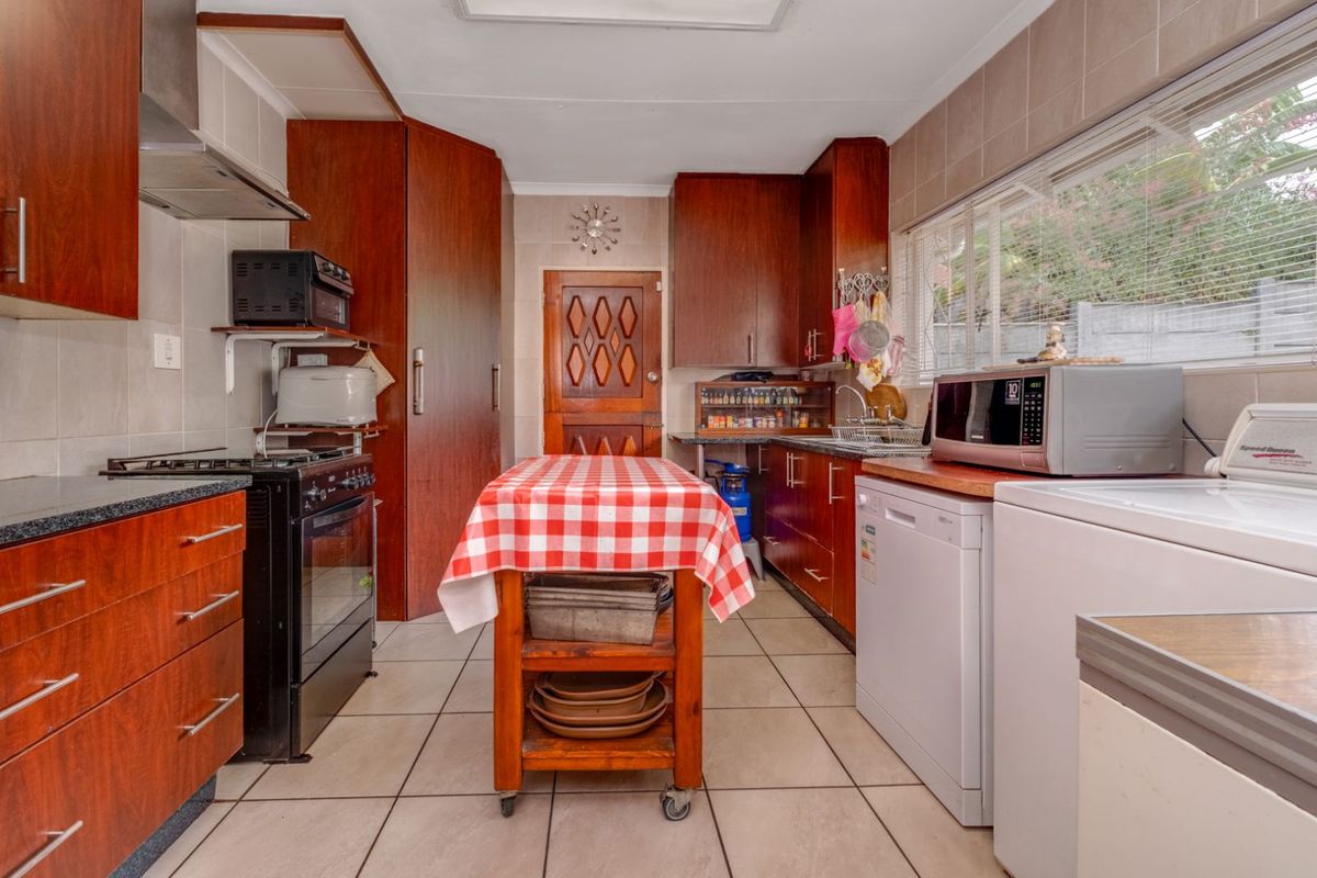 House For Sale in Roodekrans - Photo 2