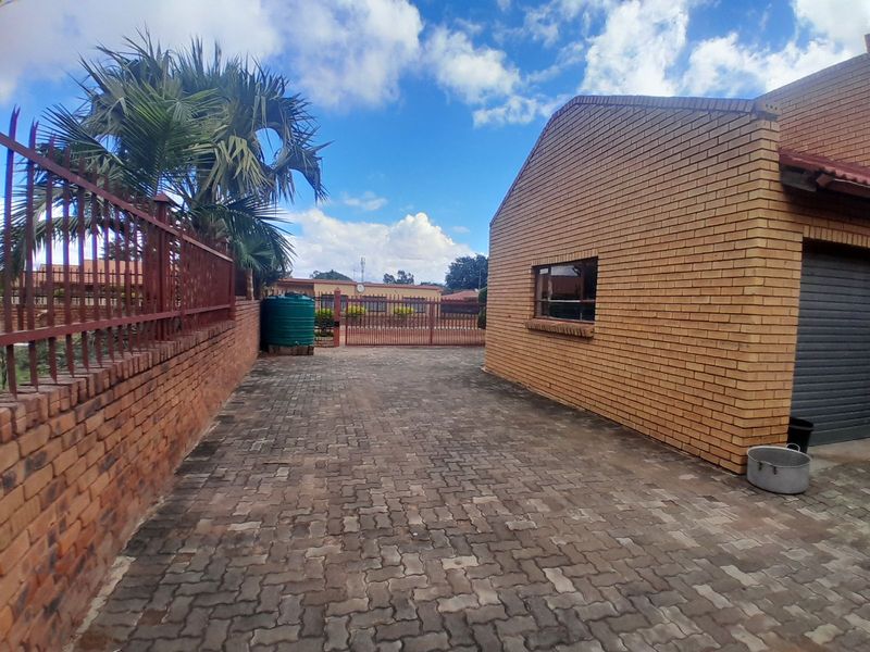 House For Sale in Hammanskraal Central - Photo 8
