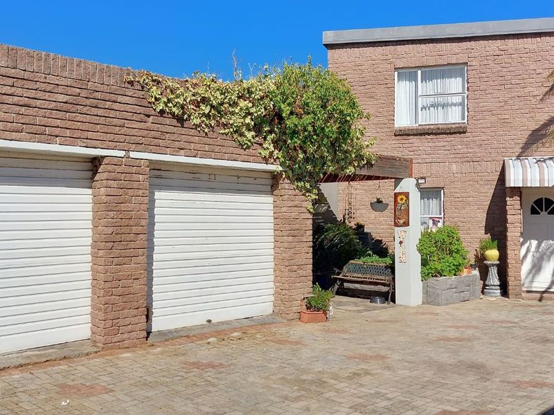House For Sale in Gordon Strand Estate - Photo 2