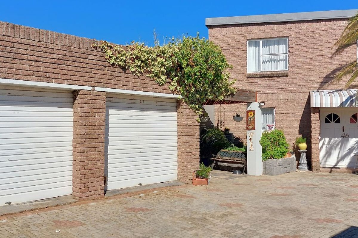House For Sale in Gordon Strand Estate - Photo 2