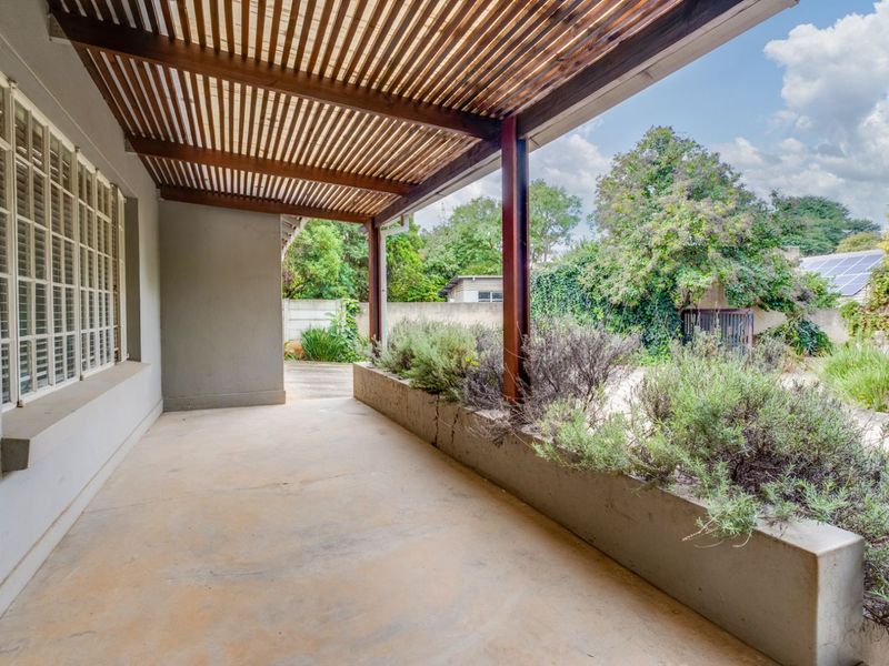 House For Sale in Linden - Photo 4