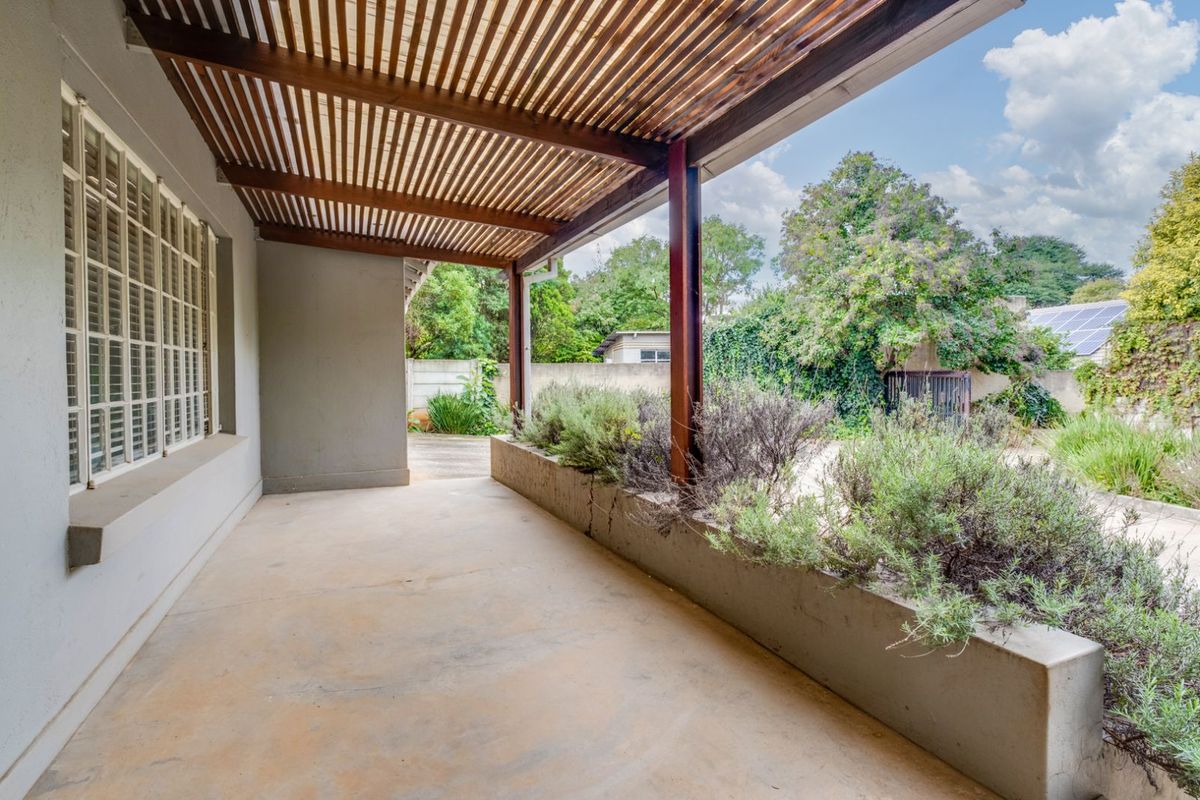 House For Sale in Linden - Photo 4
