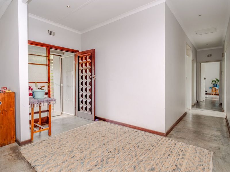 House For Sale in Linden - Photo 10