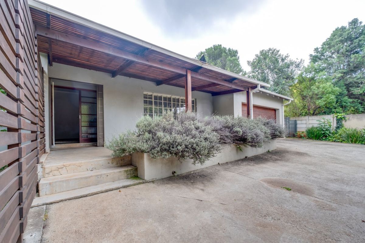 House For Sale in Linden - Photo 3