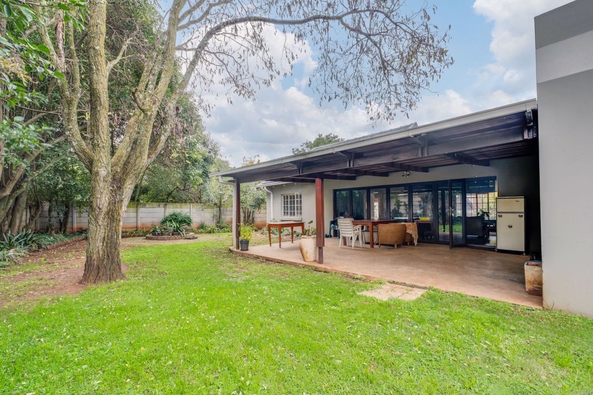 House For Sale in Linden - Photo 5