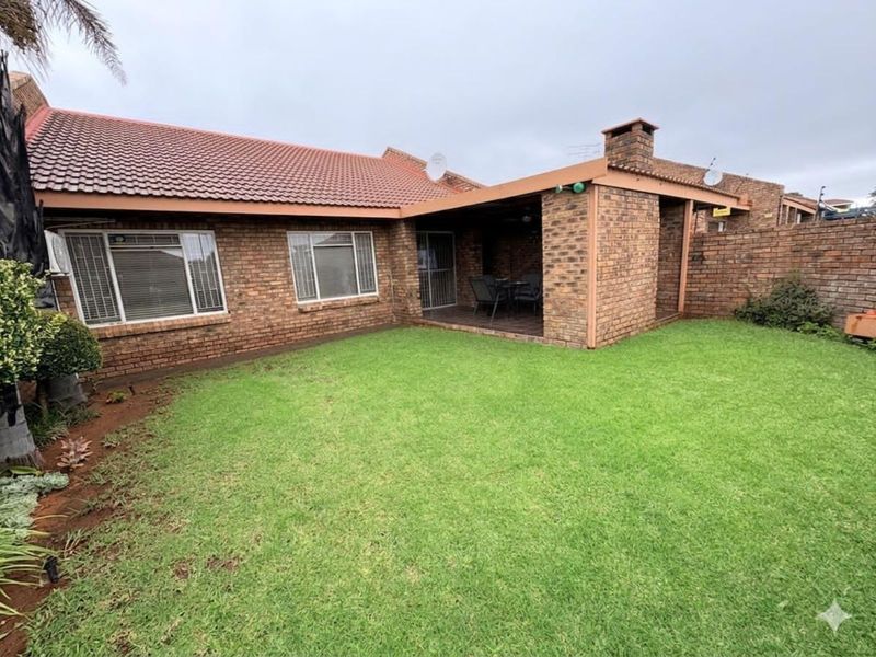 Townhouse For Sale in Riviera - Photo 1