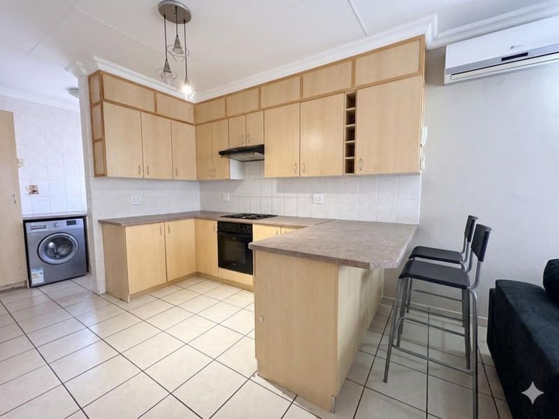 Townhouse For Sale in Riviera - Photo 4