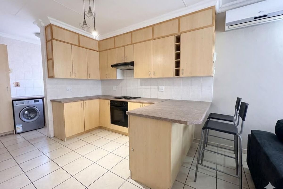 Townhouse For Sale in Riviera - Photo 4