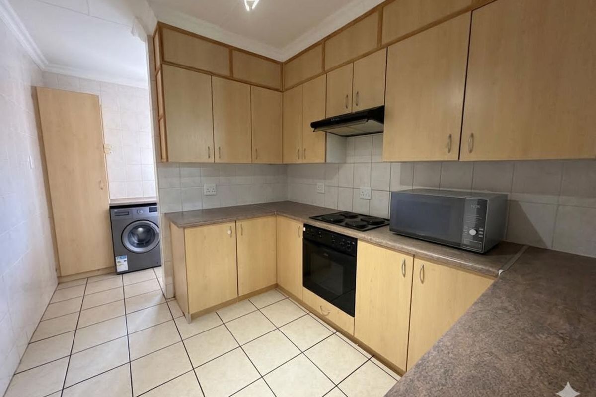 Townhouse For Sale in Riviera - Photo 3
