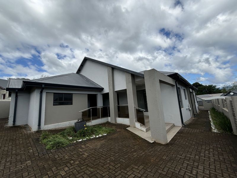 House For Sale in Golden Acres Estate - Photo 6