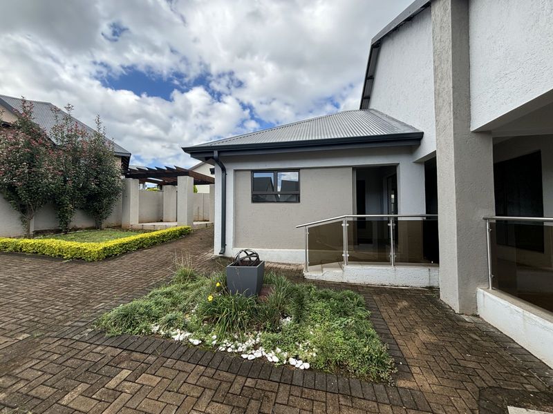 House For Sale in Golden Acres Estate - Photo 3