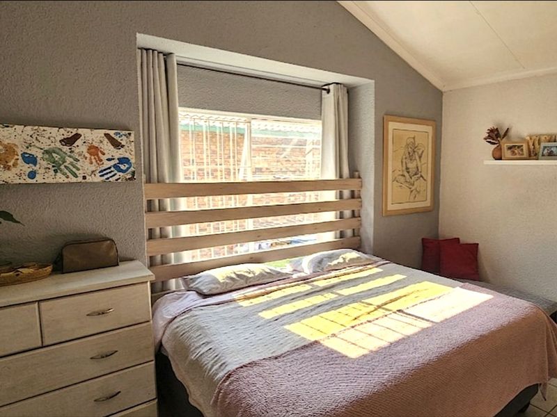 Townhouse For Sale in Weltevreden Park - Photo 4