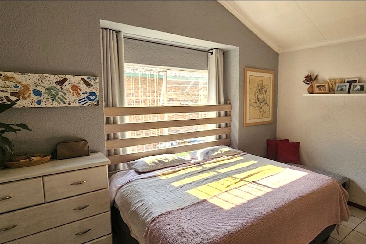 Townhouse For Sale in Weltevreden Park - Photo 4