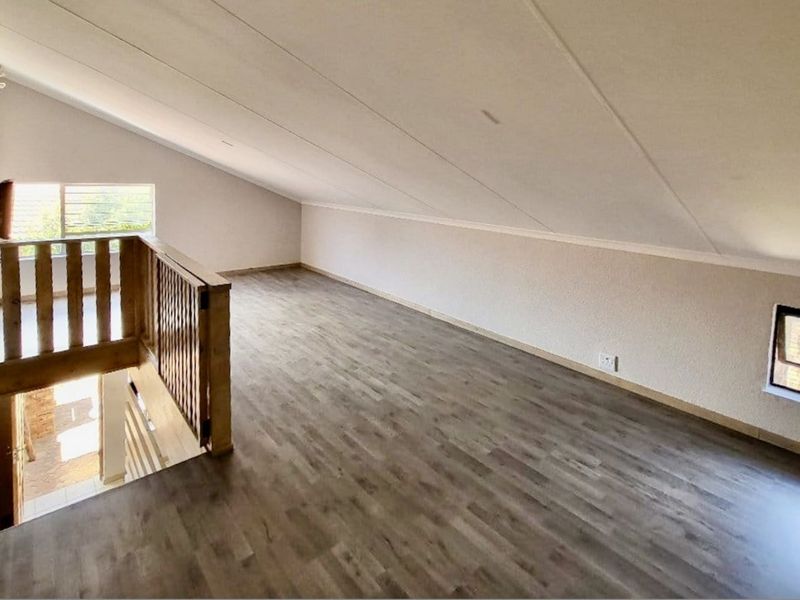 Townhouse For Sale in Weltevreden Park - Photo 8