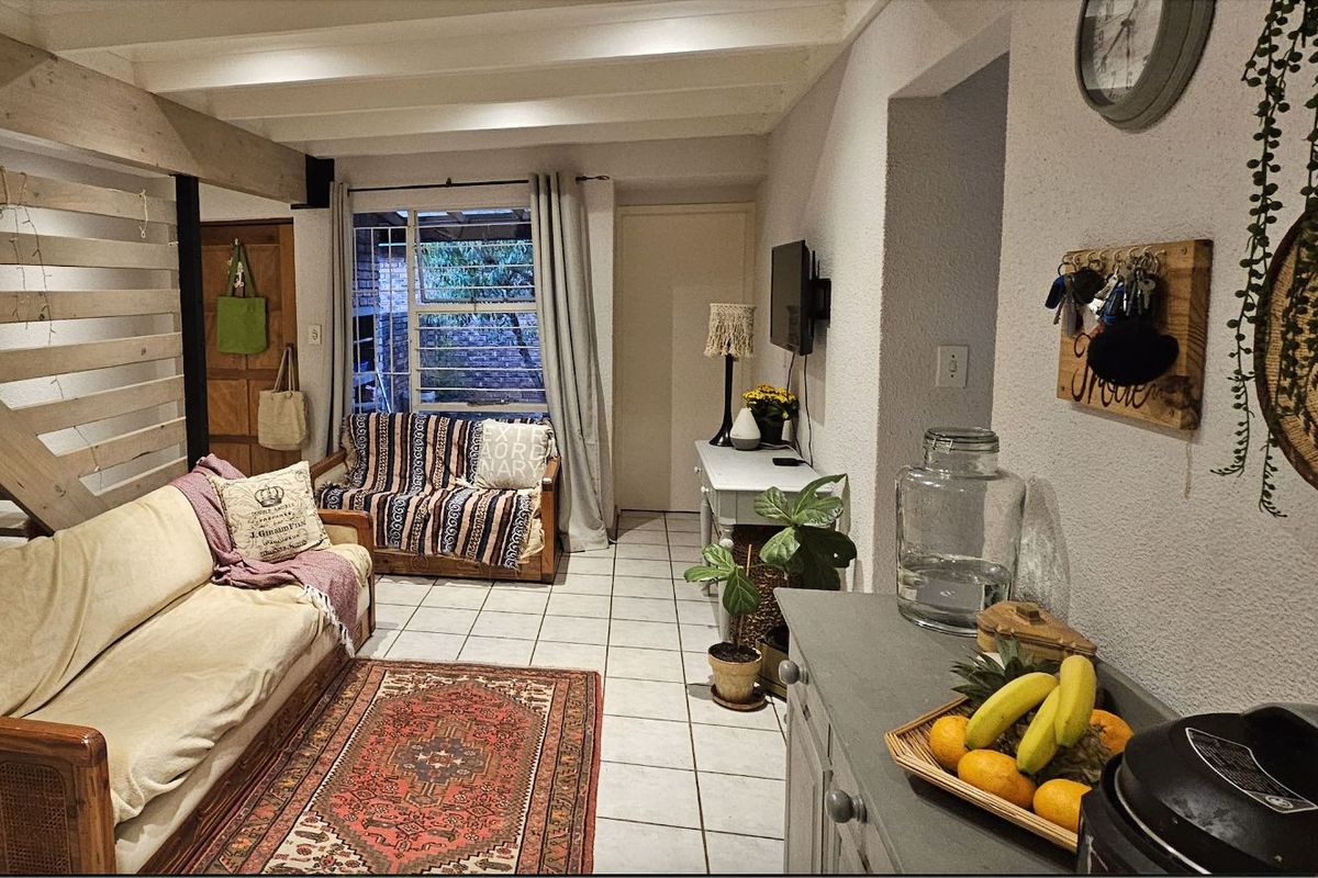 Townhouse For Sale in Weltevreden Park - Photo 2