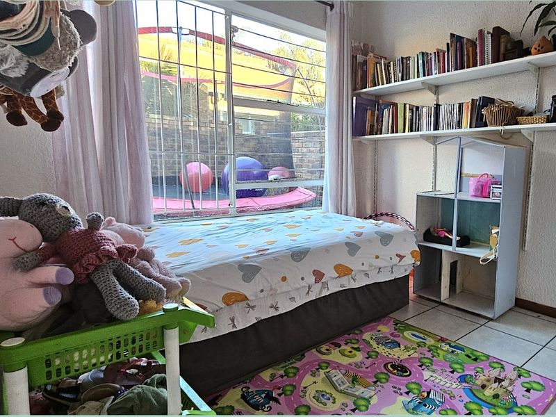 Townhouse For Sale in Weltevreden Park - Photo 5