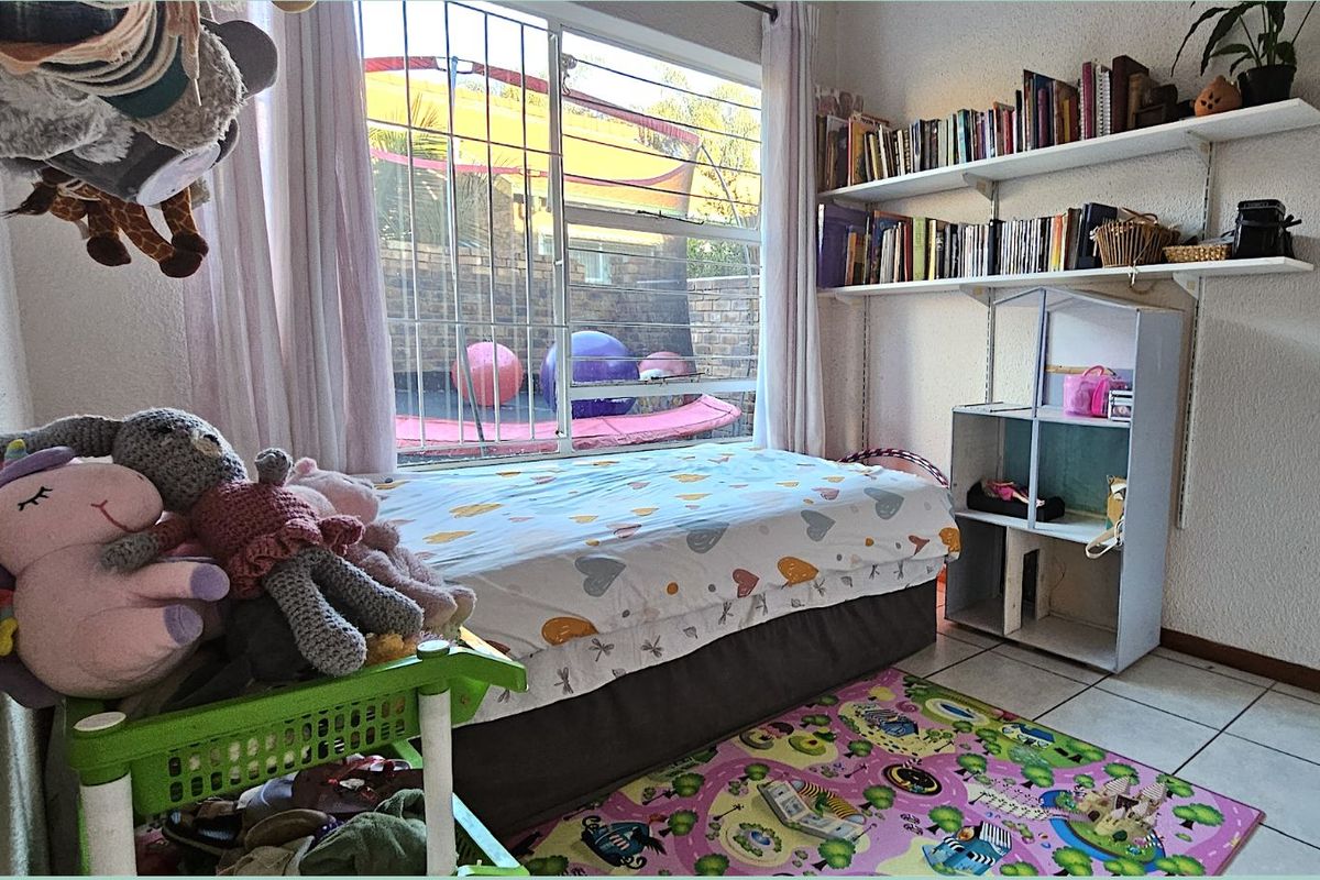 Townhouse For Sale in Weltevreden Park - Photo 5