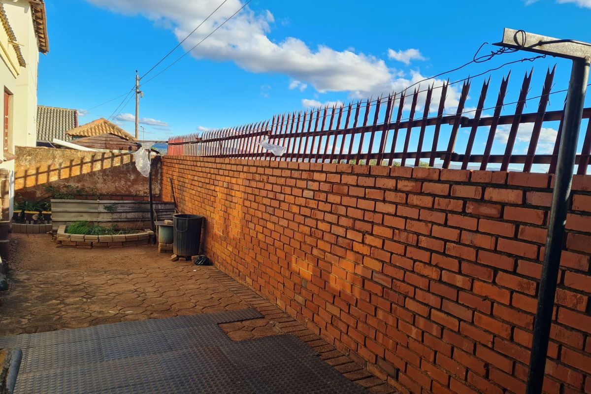House For Sale in Soshanguve Ext - Photo 5