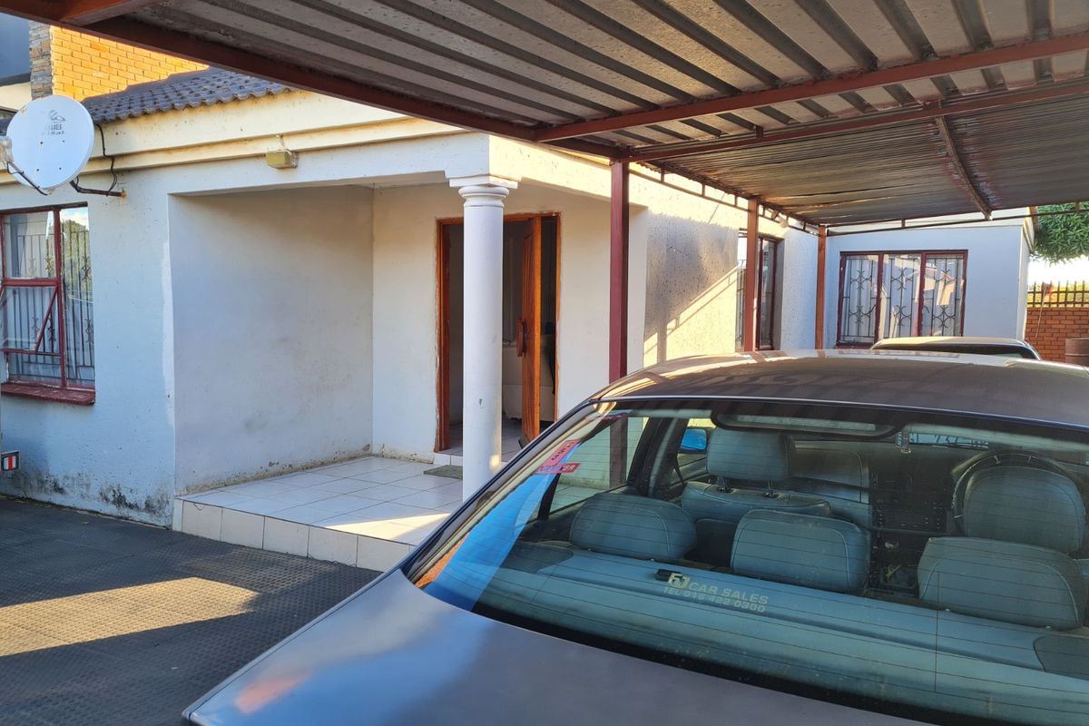 House For Sale in Soshanguve Ext - Photo 4