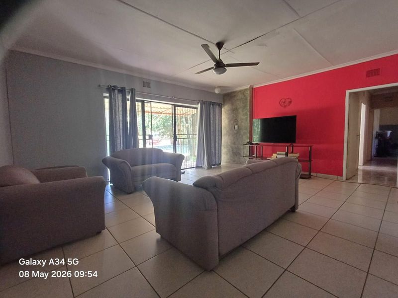 House For Sale in Stilfontein Ext 4 - Photo 5