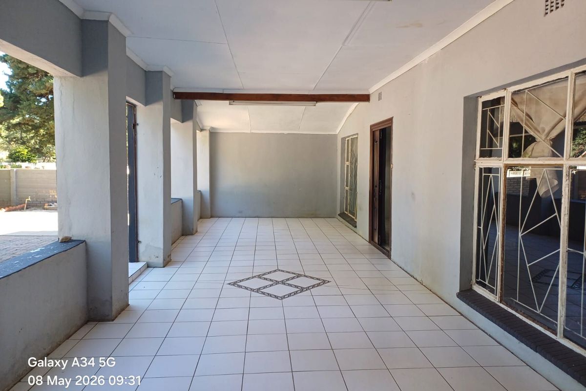 House For Sale in Stilfontein Ext 4 - Photo 3