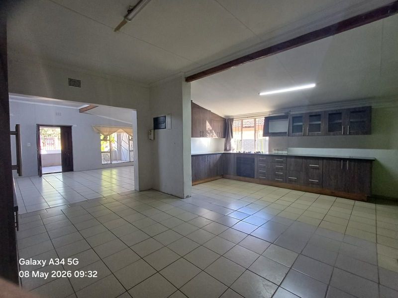House For Sale in Stilfontein Ext 4 - Photo 6
