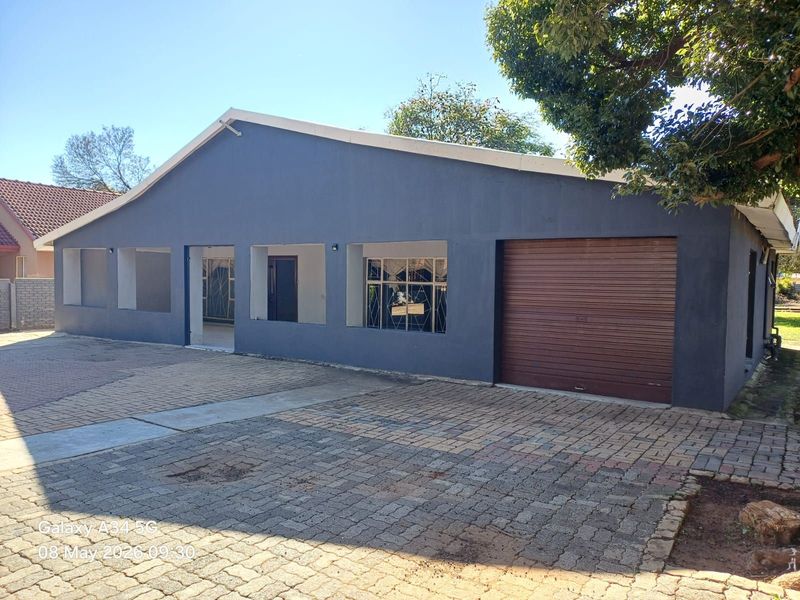 House For Sale in Stilfontein Ext 4 - Photo 2
