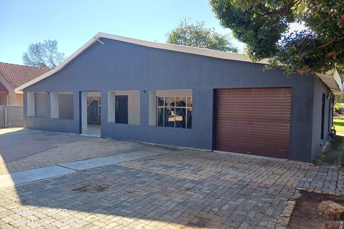 House For Sale in Stilfontein Ext 4 - Photo 2