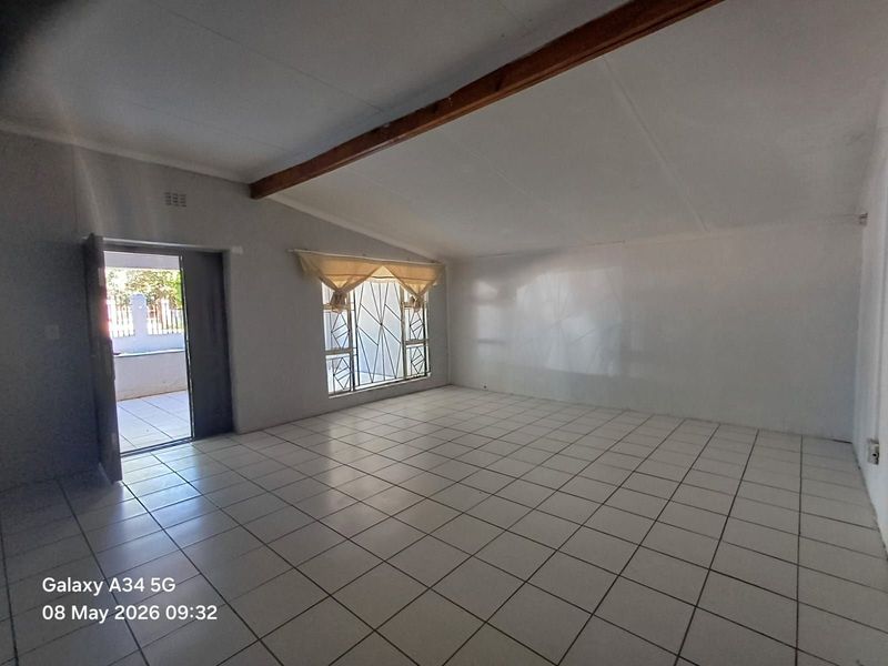 House For Sale in Stilfontein Ext 4 - Photo 4