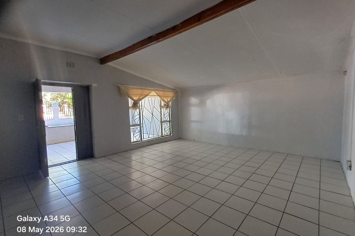 House For Sale in Stilfontein Ext 4 - Photo 4