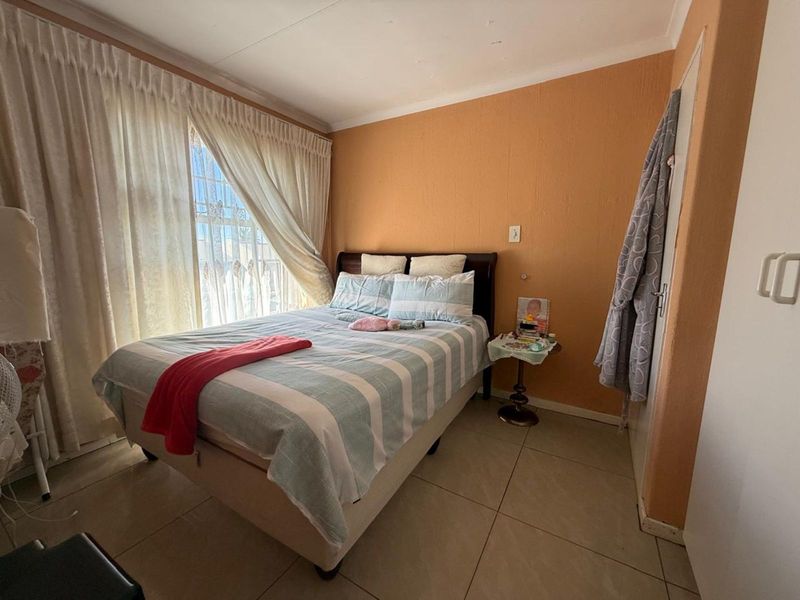 Townhouse For Sale in Lyndhurst - Photo 8