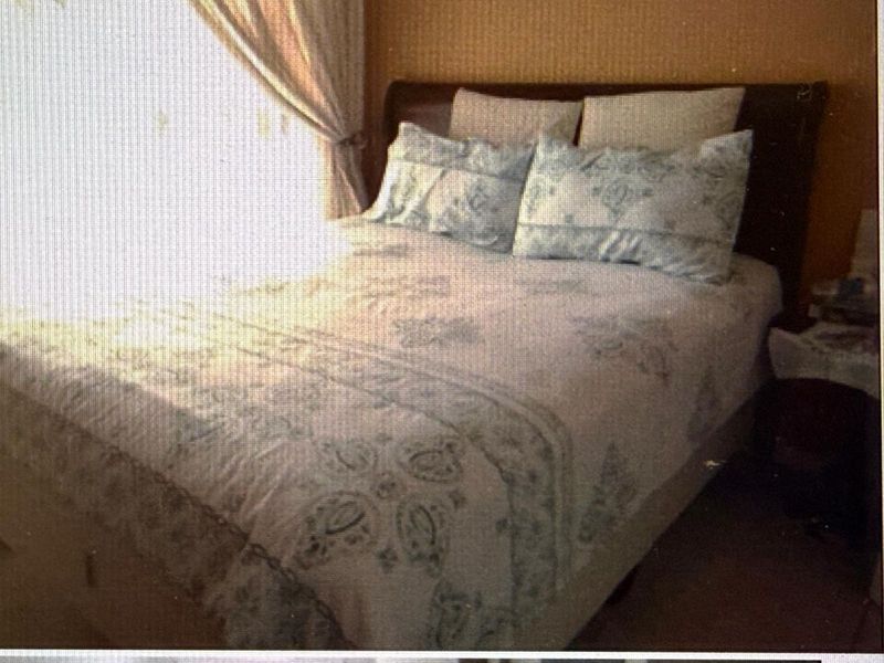 Townhouse For Sale in Lyndhurst - Photo 5