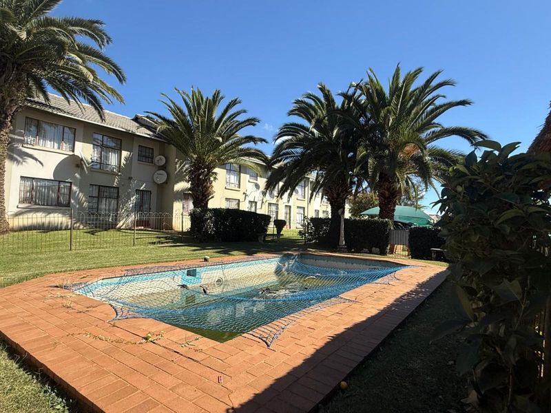 Townhouse For Sale in Lyndhurst - Photo 1
