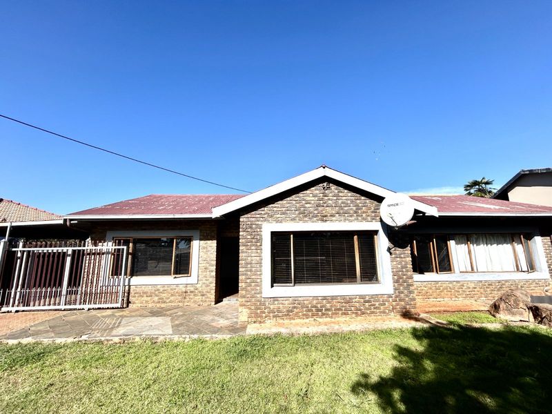 House For Sale in Silverton - Photo 3