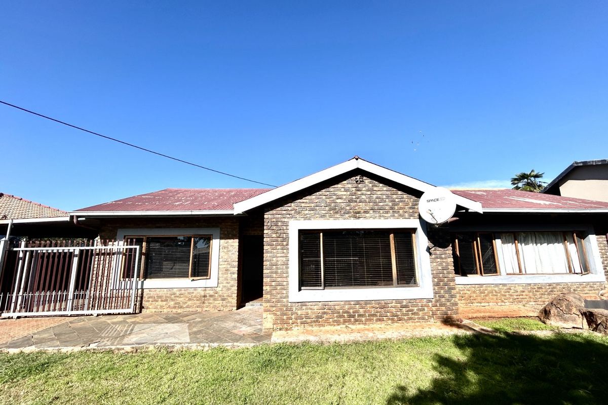 House For Sale in Silverton - Photo 3