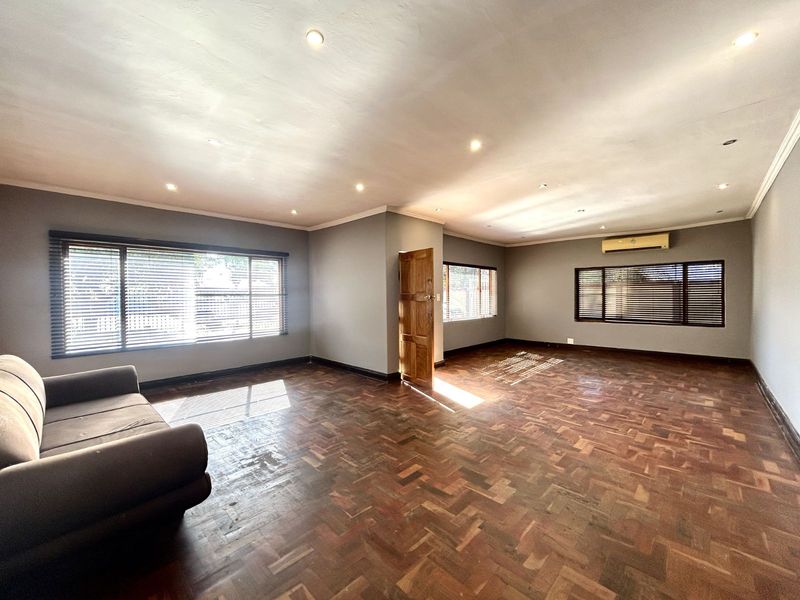 House For Sale in Silverton - Photo 6