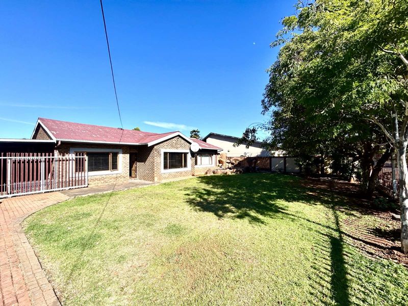 House For Sale in Silverton - Photo 2