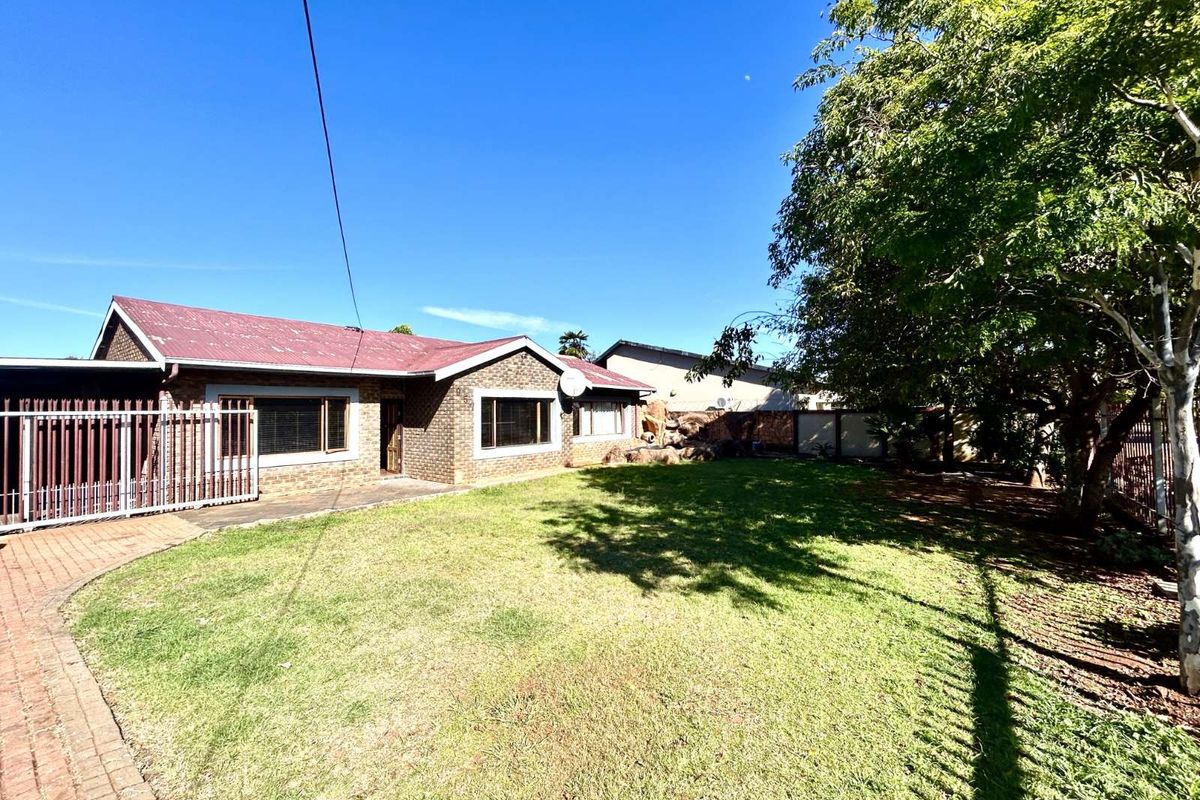 House For Sale in Silverton - Photo 2