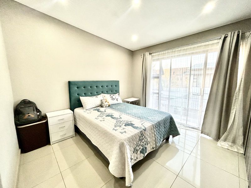 Townhouse For Sale in Equestria - Photo 10