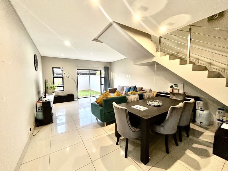 Townhouse For Sale in Equestria - Photo 4