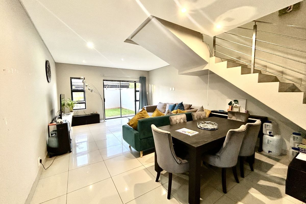 Townhouse For Sale in Equestria - Photo 4