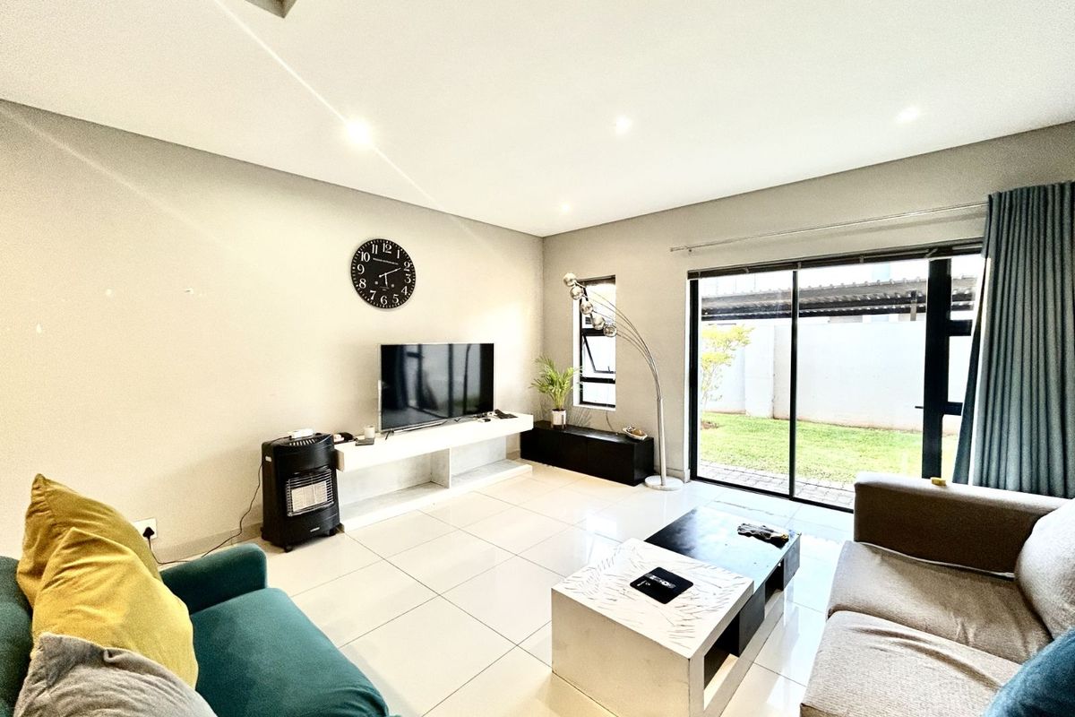 Townhouse For Sale in Equestria - Photo 2