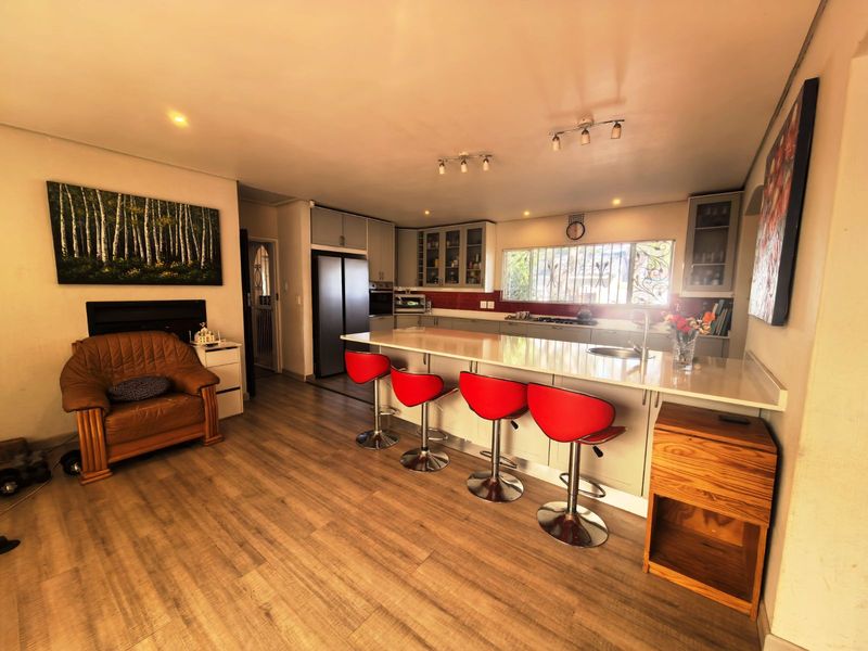 House For Sale in Bronberrick - Photo 2