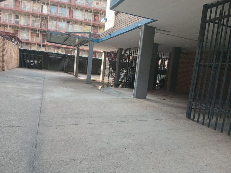 Apartment For Sale in Pretoria Central - Photo 2