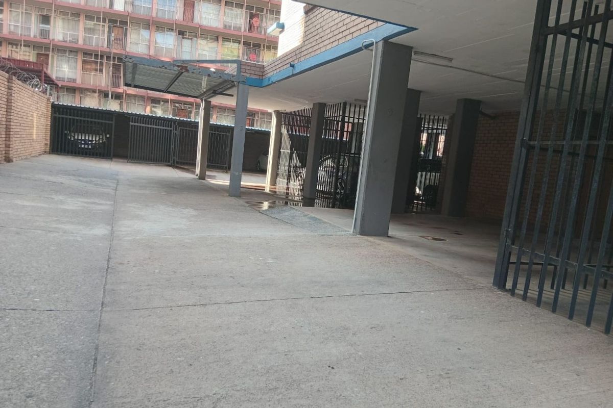 Apartment For Sale in Pretoria Central - Photo 2