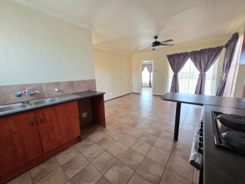 House For Sale in Karenpark - Photo 8