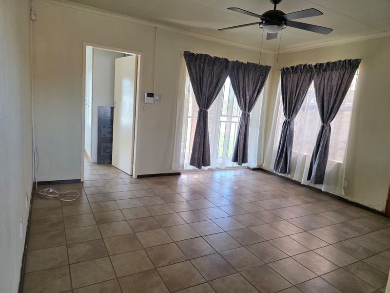 House For Sale in Karenpark - Photo 4